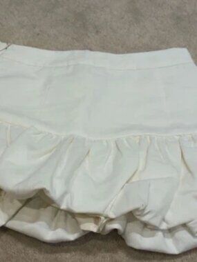 Pure Desire Wind White Puffy Short Skirt